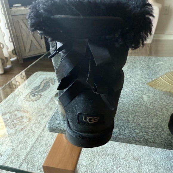 UGG® Bailey Bow II Boot - Big Kid - Black size 5Y - Picture 7 of 10